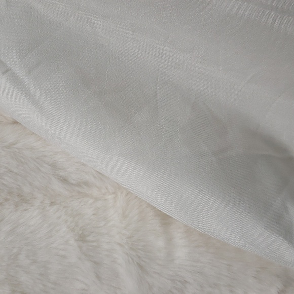 Berkshire Blanket & Home NWT Ivory Faux Fur 56" Tree Skirt - Picture 4 of 7